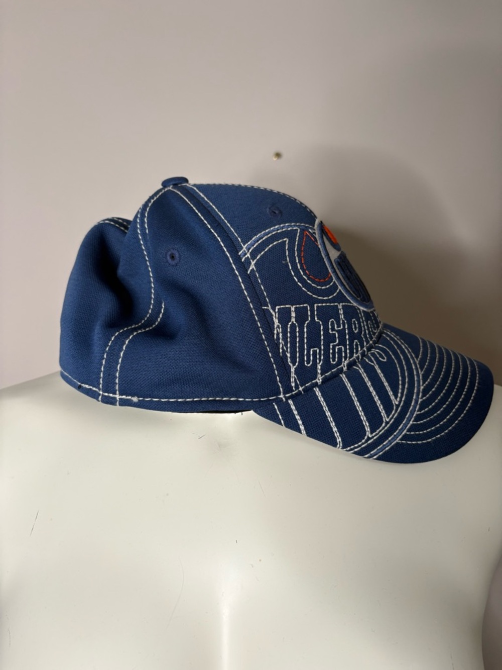 Edmonton Oilers Reebok Structured Hat – S/M - Picture 3 of 7